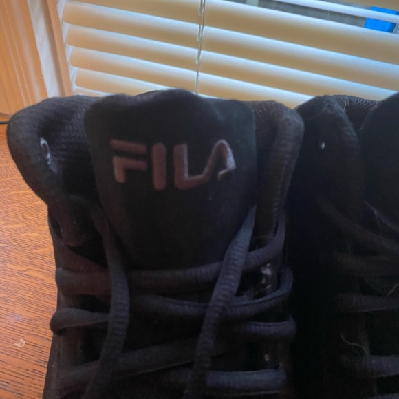 Men’s Fila athletic shoe - Picture 4 of 5